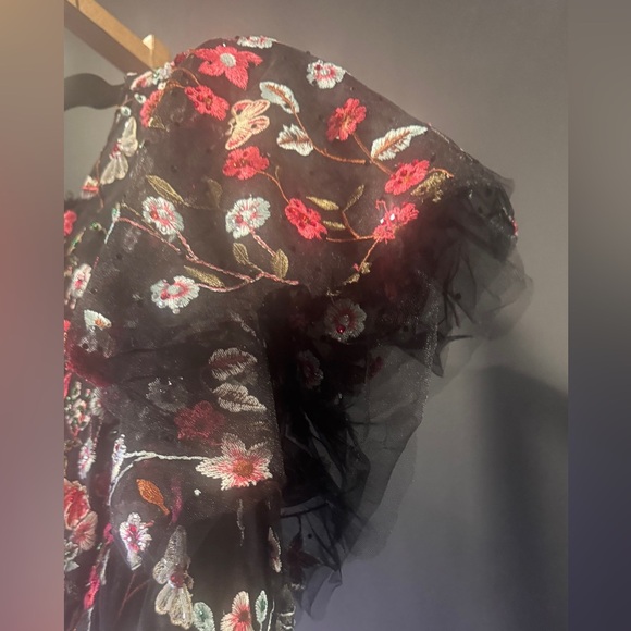 Mac Duggal Floral Embroidered Flutter-Sleeve Midi-Dress - Picture 8 of 8